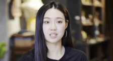 广场上的妹子